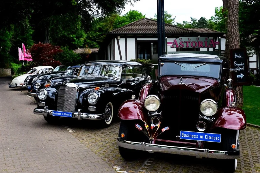 Klassische Fahrzeuge bei BUSINESS meets CLASSIC am Club Astoria Köln