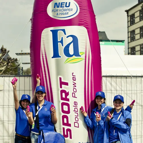 Fa Sport Werbesäule mit Promotionteam