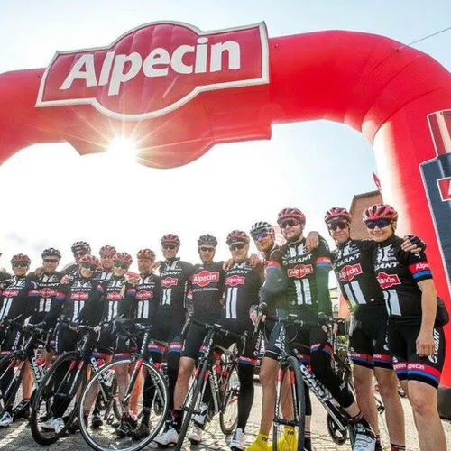 Alpecin Torbogen mit Radsportteam